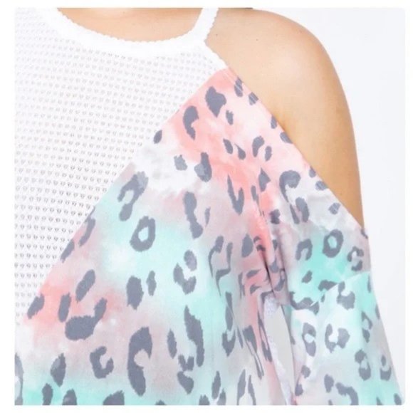 ๐PLUS SIZE. One Cold Shoulder Leopard Top - Picture 2 of 4
